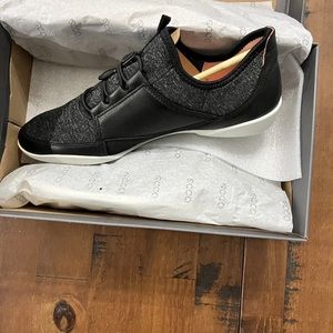 Ecco Womens Bluma Sport Elastic Slip On Sneaker Black White 10 US 41 EU